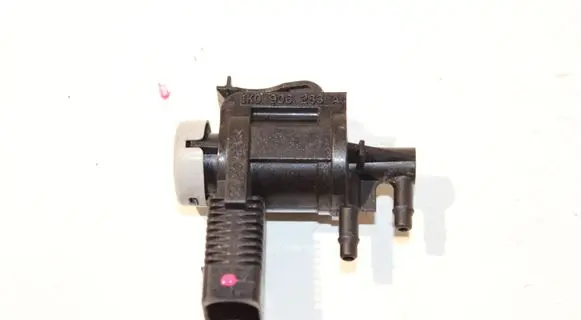 Audi A4 S4 B8 8K Turbo solenoid valve 1K0906283A