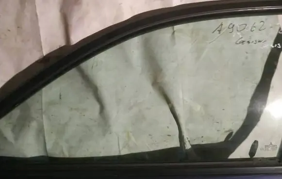 Mitsubishi Carisma Front door window glass four-door