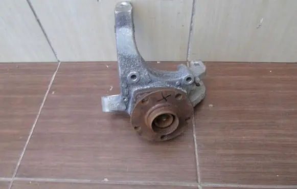 Audi A8 S8 D3 4E Rear wheel hub spindle/knuckle 