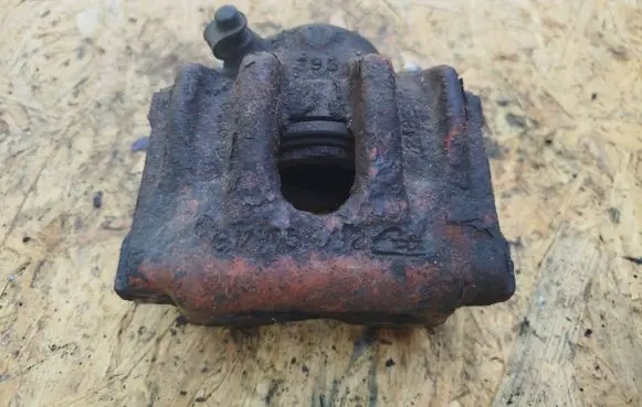 BMW 3 E36 Front brake caliper 795