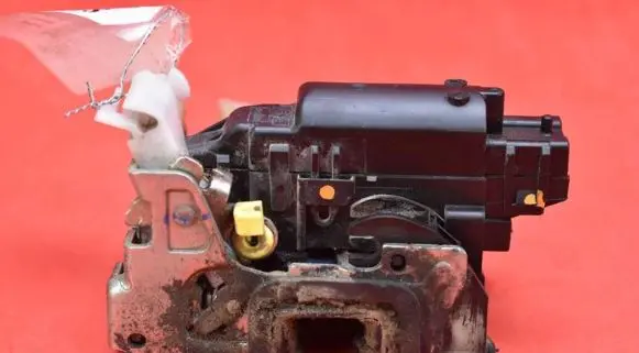 Dacia Dokker Front door lock