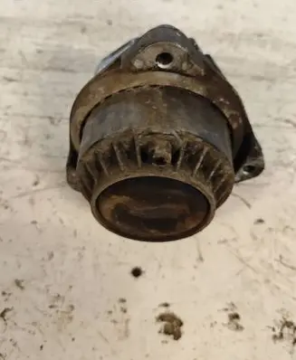 Engine mount bracket