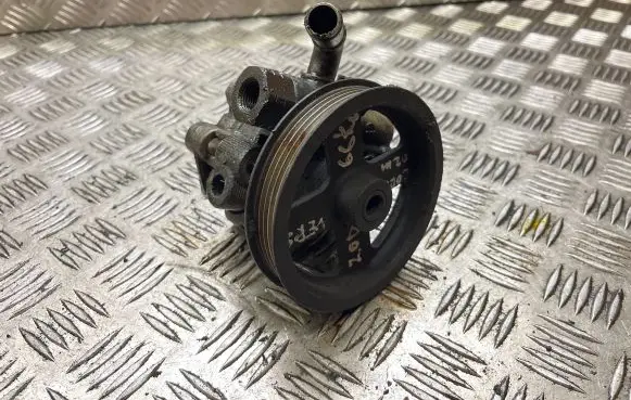 Toyota Corolla Verso E121 Power steering pump 52020