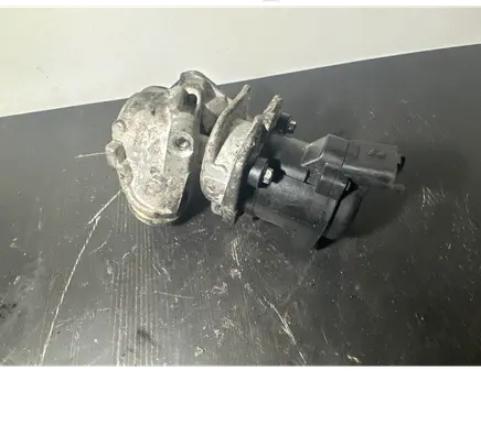 Citroen C4 I EGR valve EG10401 13021