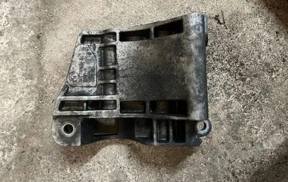 BMW X5 E70 Power steering pump mounting bracket 7799862 59280110