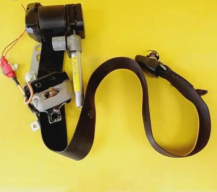 Mitsubishi Carisma Front seatbelt 570321200