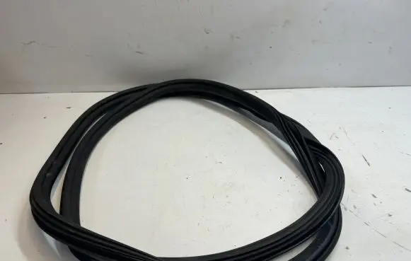 Porsche Macan (95B) Rear door rubber seal (on body) 95B833721