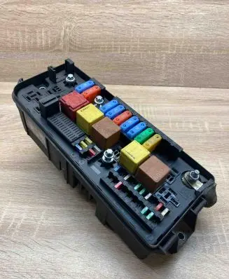 Opel Signum Fuse module 13144711 519068027