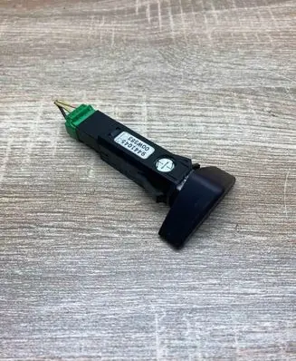 Volvo V70 Hazard light switch 9441045 WITHPLUG
