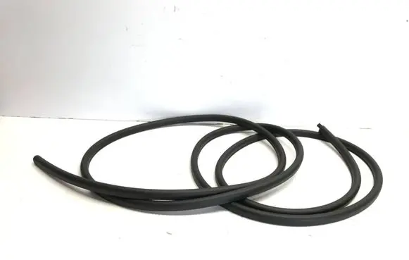 BMW 8 G15 Front door rubber seal 7390750