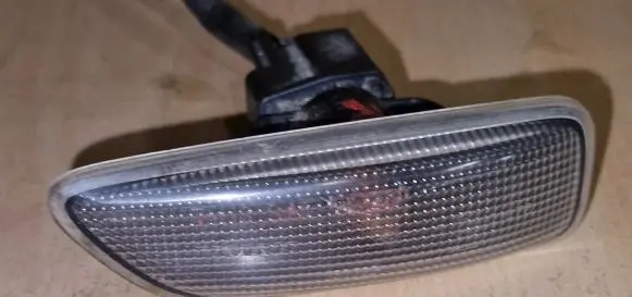 Volvo V70 Front fender indicator light