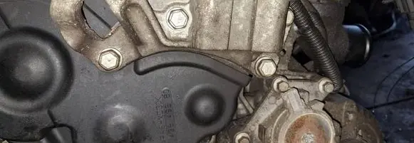Engine mounting bracket