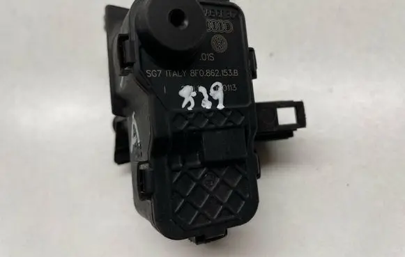 Fuel tank cap lock motor