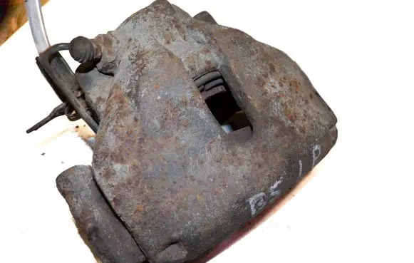 Volkswagen PASSAT B5 Front brake caliper