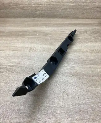 Front bumper mounting bracket
