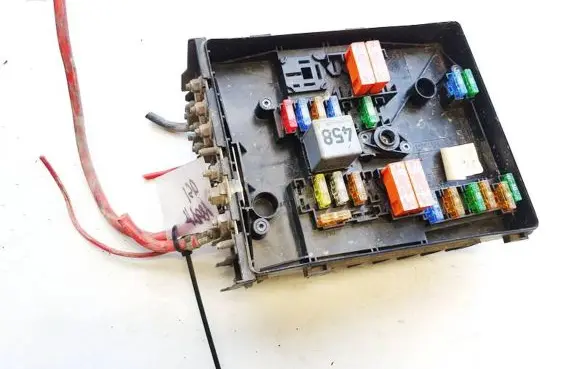 Volkswagen Golf Plus Fuse box set 017181301 0-1718130-1