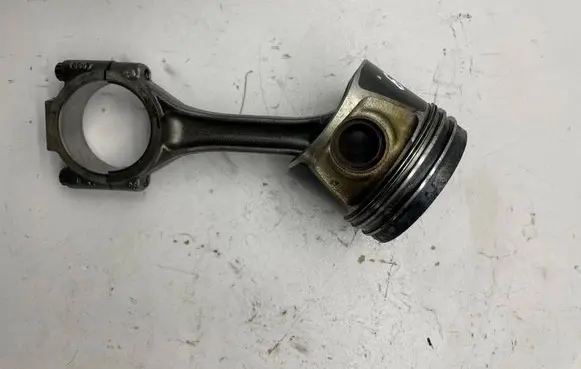 Volkswagen Touran I Piston with connecting rod