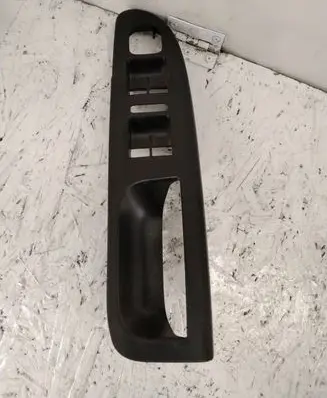 Volkswagen PASSAT B6 Front door window switch trim 3C1867171