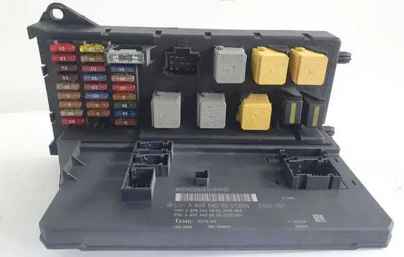 Mercedes-Benz Sprinter W906 Fuse module A9065453001 A9065450601