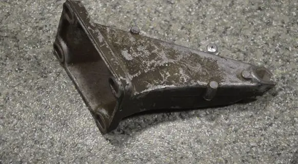 BMW 5 E28 Engine mounting bracket 1175602