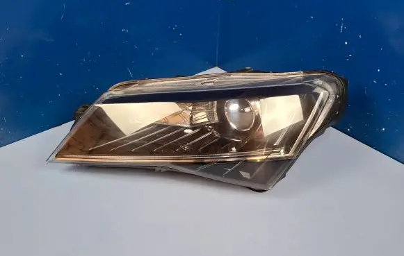 Skoda Superb B8 (3V) Headlight/headlamp 3V1941017B 1ZS01193945