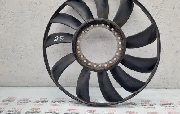 Volkswagen PASSAT B5 Fan impeller 058121301B