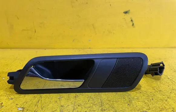 Volkswagen PASSAT B6 Rear door interior handle 3C4839113