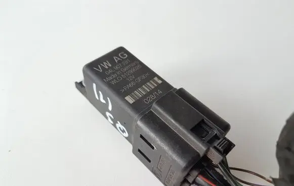 Audi Q3 8U Glow plug pre-heat relay 04L907281 51299026