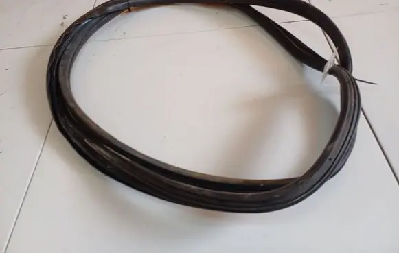 Ford Ka Rubber seal front coupe door 
