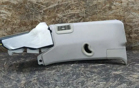 Land Rover Discovery 4 - LR4 (C) pillar trim EMG500730