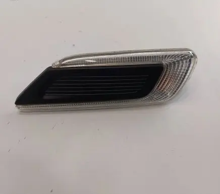 Front fender indicator light