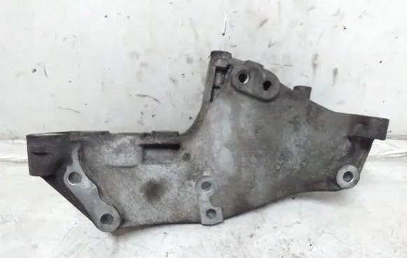 Opel Vivaro Engine mounting bracket 8201011432