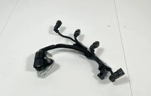 Toyota RAV 4 (XA50) Fuel injector wires 82126