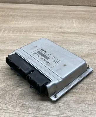 Volkswagen PASSAT B5 Engine control unit/module ECU 8D0907558F 0261204613 0261204614