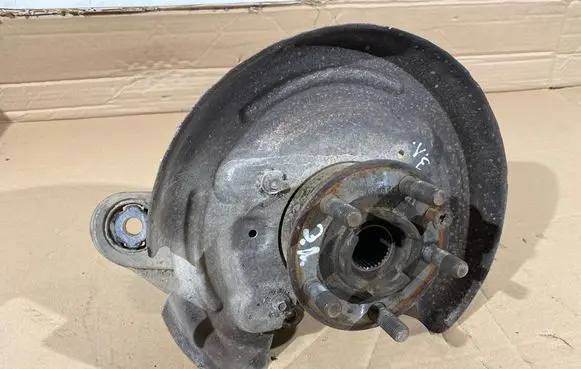 Land Rover Evoque I Rear wheel hub spindle/knuckle 28A83407