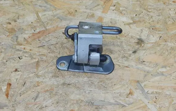 Volkswagen Multivan T5 Front door lower hinge 7H0831411A