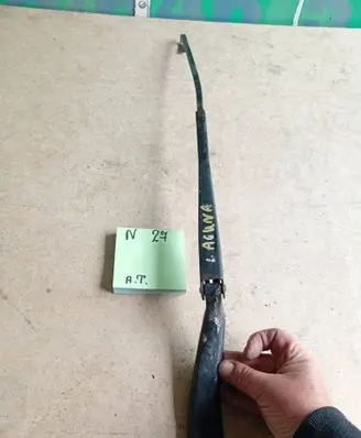 Renault Laguna II Front wiper blade arm 7654678