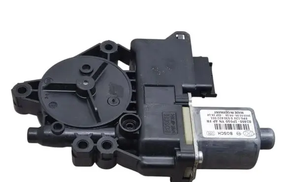 KIA Venga Front door window regulator motor 824601P010 0130822551