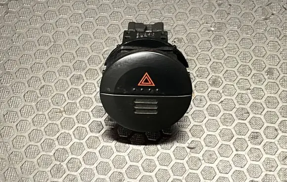 Nissan X-Trail T30 Hazard light switch 06016