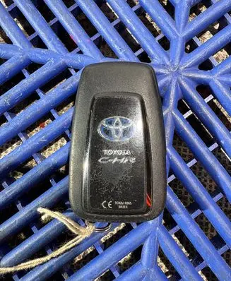 Toyota C-HR I Ignition key/card 