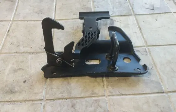 Audi A6 S6 C6 4F Engine bonnet/hood lock/latch loop/hook 4F0823480A