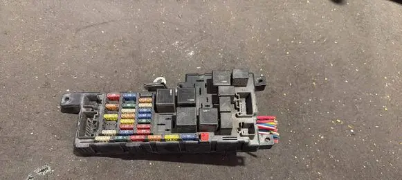 Volvo V70 Fuse module 8637841 518717004