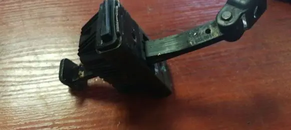 BMW X5 E53 Rear door check strap stopper 8402561