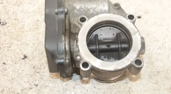 Volkswagen PASSAT CC Throttle valve 06F133062J