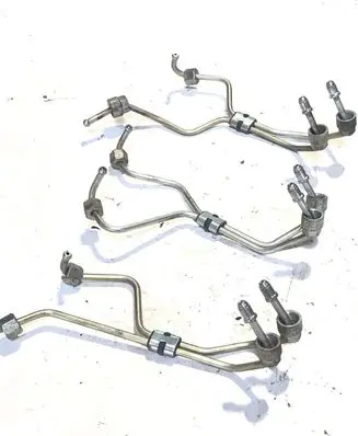 Volvo XC60 Fuel injector supply line/pipe 