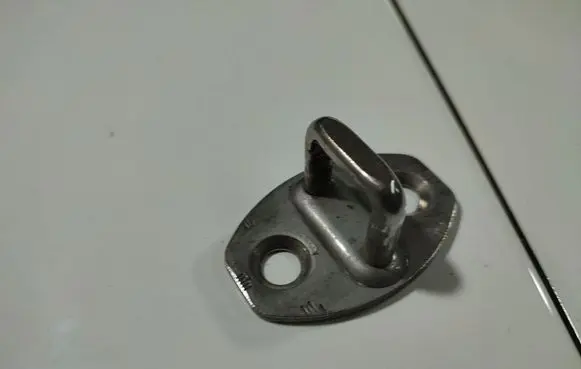 Audi A6 S6 C6 4F Front door lock loop/hook striker 3B0837033P