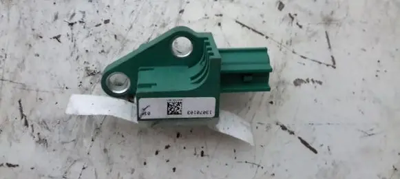 Volkswagen PASSAT B6 Airbag deployment crash/impact sensor