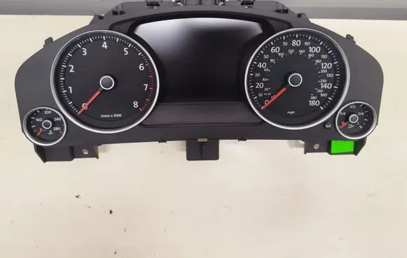 Volkswagen Touareg II Speedometer (instrument cluster) 7P6920981G 0263677089