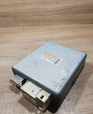 Toyota Avensis T270 Power steering control unit/module 8965005070
