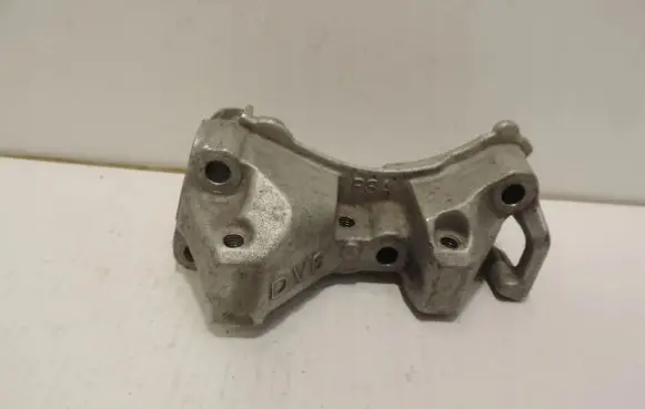 Engine mounting bracket